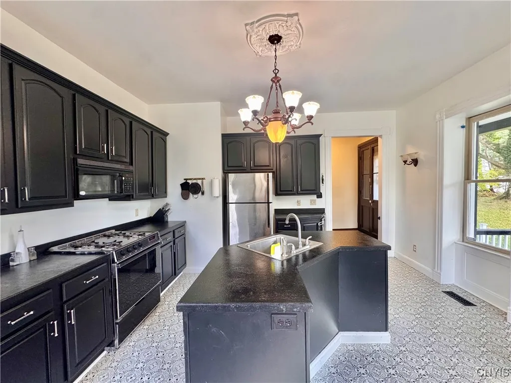 24 Grover Street, Auburn, New York 13021, Auburn, New York 13021, 5 Bedrooms Bedrooms, 10 Rooms Rooms,2 BathroomsBathrooms,Residential,Closed,24 Grover Street, Auburn, New York 13021,0,S1637972