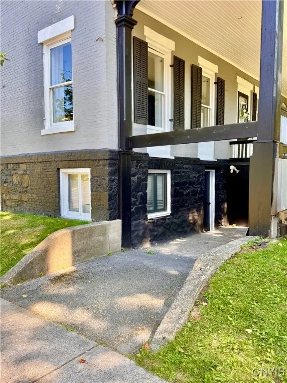 24 Grover Street, Auburn, New York 13021, Auburn, New York 13021, 5 Bedrooms Bedrooms, 10 Rooms Rooms,2 BathroomsBathrooms,Residential,Closed,24 Grover Street, Auburn, New York 13021,0,S1637972