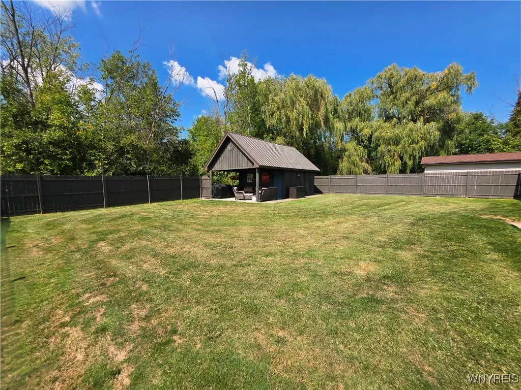 646 Alt Boulevard, Grand Island, New York 14072, Grand Island, New York 14072, 3 Bedrooms Bedrooms, 6 Rooms Rooms,1 BathroomBathrooms,Residential,For Sale,646 Alt Boulevard, Grand Island, New York 14072,0,B1637728