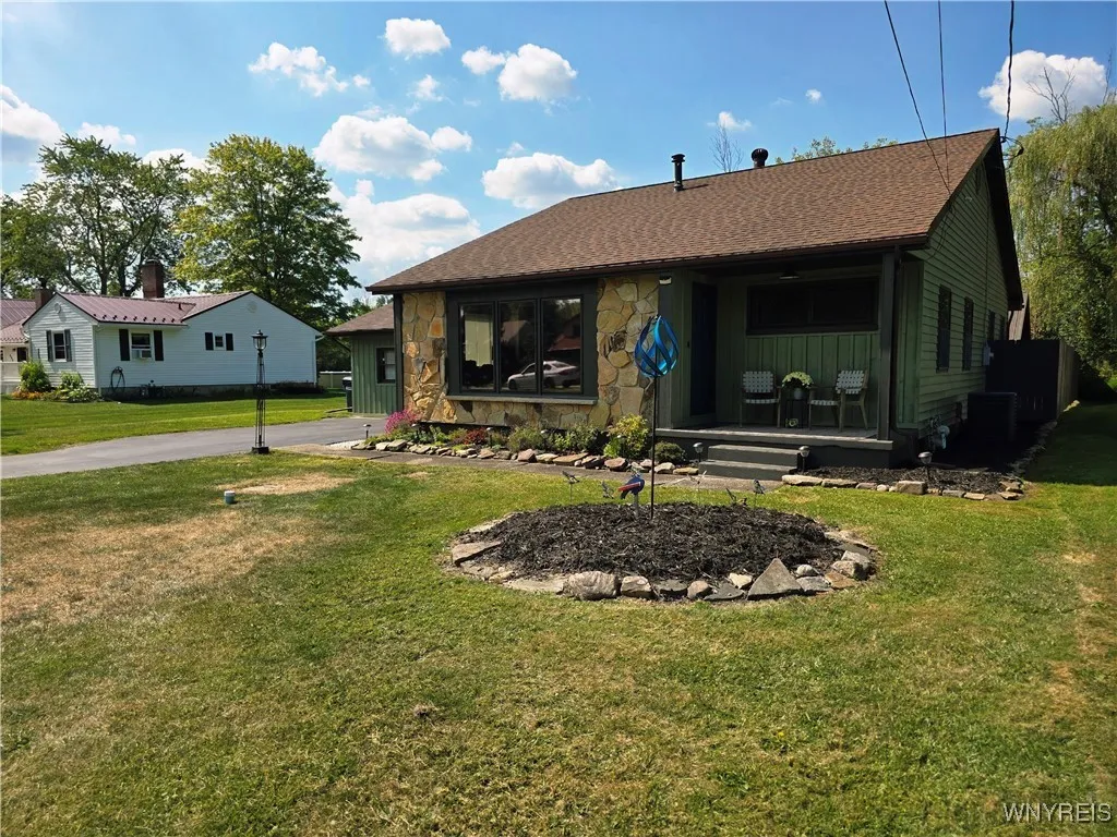 646 Alt Boulevard, Grand Island, New York 14072, Grand Island, New York 14072, 3 Bedrooms Bedrooms, 6 Rooms Rooms,1 BathroomBathrooms,Residential,For Sale,646 Alt Boulevard, Grand Island, New York 14072,0,B1637728