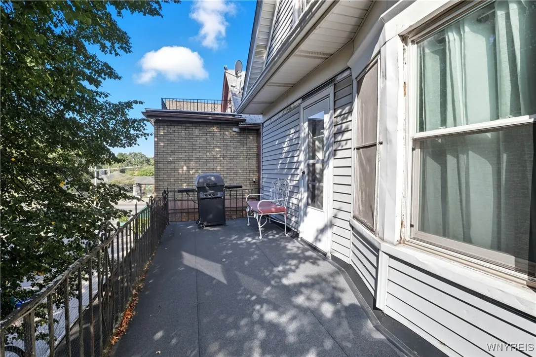 10 Russell Street, Buffalo, New York 14214, Buffalo, New York 14214, 4 Bedrooms Bedrooms, ,2 BathroomsBathrooms,Residential,For Sale,10 Russell Street, Buffalo, New York 14214,0,B1631457