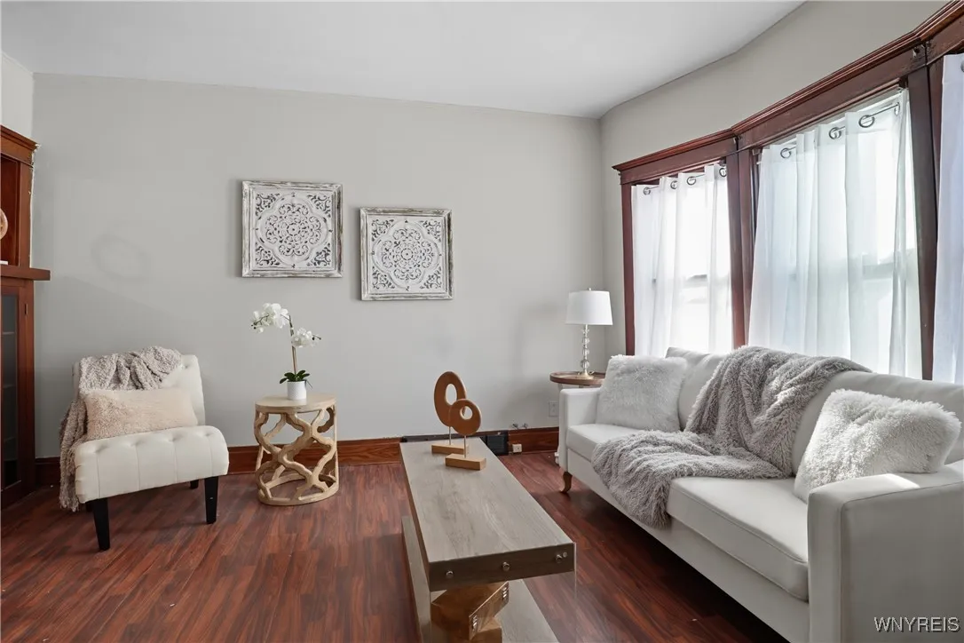 10 Russell Street, Buffalo, New York 14214, Buffalo, New York 14214, 4 Bedrooms Bedrooms, ,2 BathroomsBathrooms,Residential,For Sale,10 Russell Street, Buffalo, New York 14214,0,B1631457