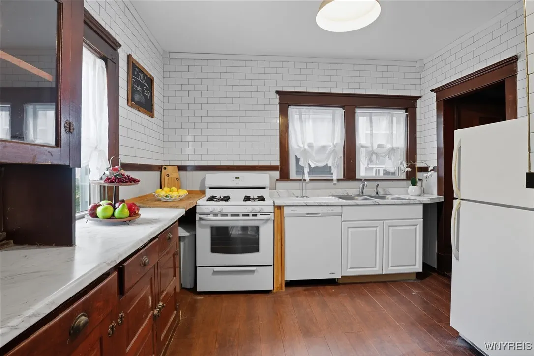 10 Russell Street, Buffalo, New York 14214, Buffalo, New York 14214, 4 Bedrooms Bedrooms, ,2 BathroomsBathrooms,Residential,For Sale,10 Russell Street, Buffalo, New York 14214,0,B1631457