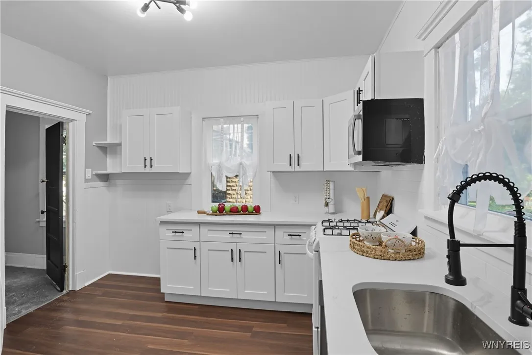 10 Russell Street, Buffalo, New York 14214, Buffalo, New York 14214, 4 Bedrooms Bedrooms, ,2 BathroomsBathrooms,Residential,For Sale,10 Russell Street, Buffalo, New York 14214,0,B1631457