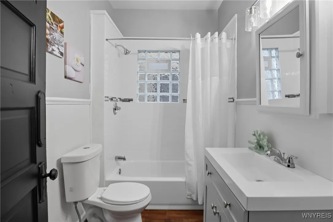 10 Russell Street, Buffalo, New York 14214, Buffalo, New York 14214, 4 Bedrooms Bedrooms, ,2 BathroomsBathrooms,Residential,For Sale,10 Russell Street, Buffalo, New York 14214,0,B1631457