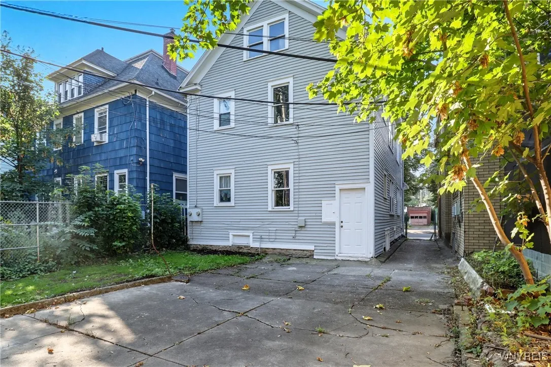 10 Russell Street, Buffalo, New York 14214, Buffalo, New York 14214, 4 Bedrooms Bedrooms, ,2 BathroomsBathrooms,Residential,For Sale,10 Russell Street, Buffalo, New York 14214,0,B1631457