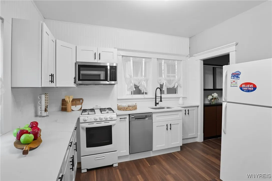 10 Russell Street, Buffalo, New York 14214, Buffalo, New York 14214, 4 Bedrooms Bedrooms, ,2 BathroomsBathrooms,Residential,For Sale,10 Russell Street, Buffalo, New York 14214,0,B1631457