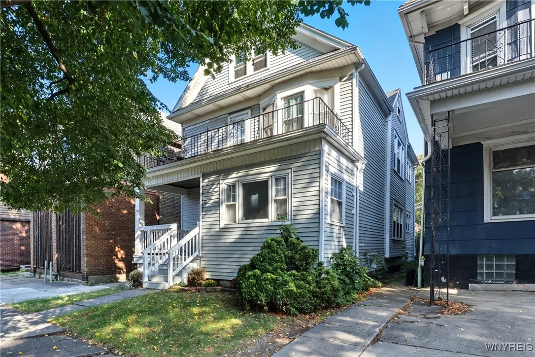 10 Russell Street, Buffalo, New York 14214, Buffalo, New York 14214, 4 Bedrooms Bedrooms, ,2 BathroomsBathrooms,Residential,For Sale,10 Russell Street, Buffalo, New York 14214,0,B1631457