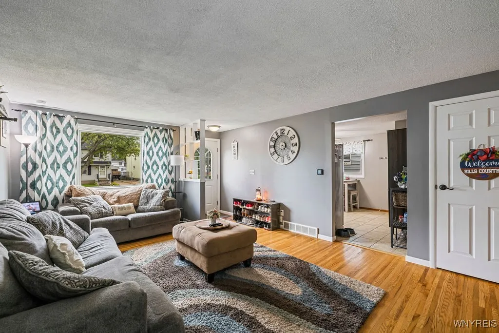 282 Fairfield Avenue, Tonawanda, New York 14223, Tonawanda, New York 14223, 3 Bedrooms Bedrooms, 7 Rooms Rooms,2 BathroomsBathrooms,Residential,For Sale,282 Fairfield Avenue, Tonawanda, New York 14223,0,B1637488