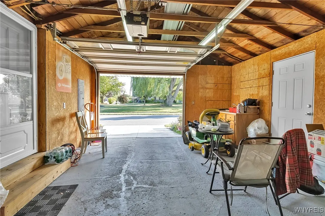 4 Kelvin Drive, Tonawanda, New York 14223, Tonawanda, New York 14223, 3 Bedrooms Bedrooms, 8 Rooms Rooms,2 BathroomsBathrooms,Residential,For Sale,4 Kelvin Drive, Tonawanda, New York 14223,0,B1637803