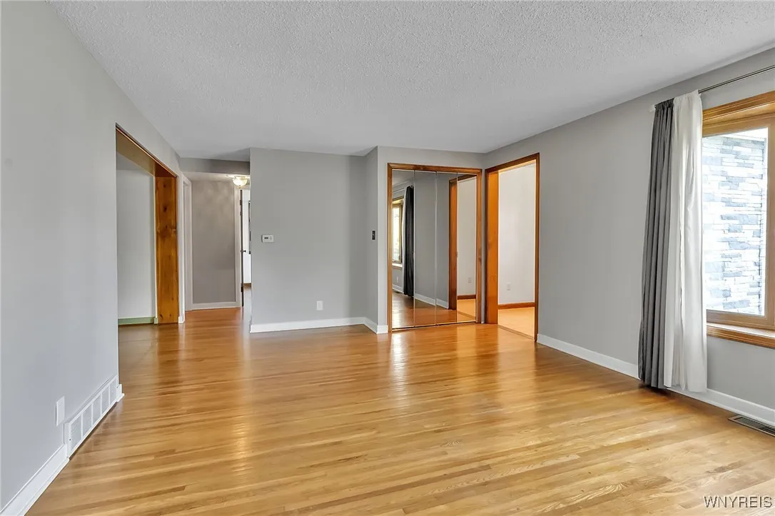 4 Kelvin Drive, Tonawanda, New York 14223, Tonawanda, New York 14223, 3 Bedrooms Bedrooms, 8 Rooms Rooms,2 BathroomsBathrooms,Residential,For Sale,4 Kelvin Drive, Tonawanda, New York 14223,0,B1637803