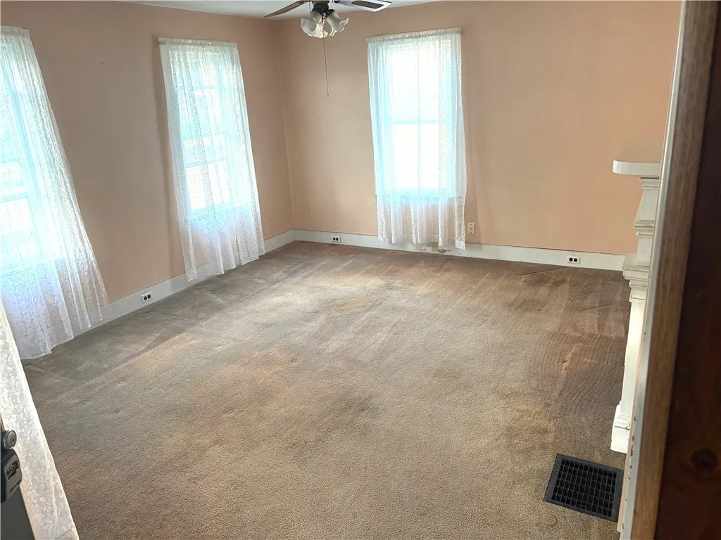 33 West W Williams St Street, Waterloo, New York 1, Waterloo, New York 13165, 3 Bedrooms Bedrooms, 6 Rooms Rooms,1 BathroomBathrooms,Residential,For Sale,33 West W Williams St Street, Waterloo, New York 1,0,R1638050