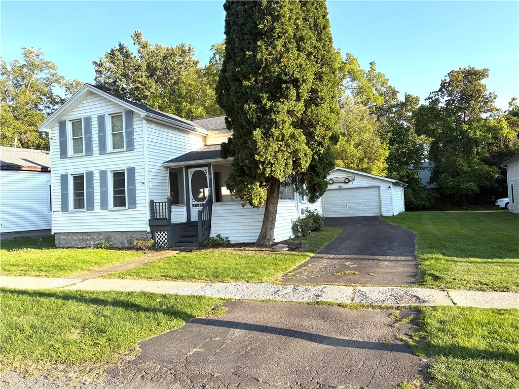 33 West W Williams St Street, Waterloo, New York 1, Waterloo, New York 13165, 3 Bedrooms Bedrooms, 6 Rooms Rooms,1 BathroomBathrooms,Residential,For Sale,33 West W Williams St Street, Waterloo, New York 1,0,R1638050