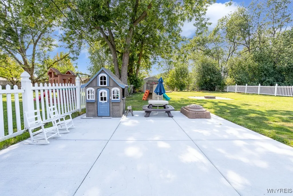 44 Woodlee Lane, Grand Island, New York 14072, Grand Island, New York 14072, 3 Bedrooms Bedrooms, 8 Rooms Rooms,2 BathroomsBathrooms,Residential,For Sale,44 Woodlee Lane, Grand Island, New York 14072,0,B1637431