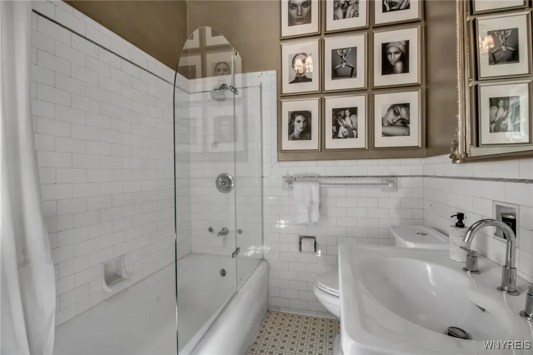 142 Bidwell Parkway, Buffalo, New York 14222, Buffalo, New York 14222, 4 Bedrooms Bedrooms, 12 Rooms Rooms,1 BathroomBathrooms,Residential,For Sale,142 Bidwell Parkway, Buffalo, New York 14222,0,B1638057