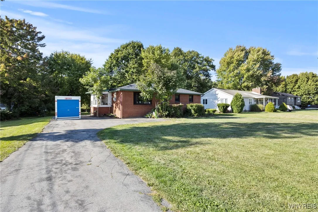6368 Center Street, Hamburg, New York 14085, Hamburg, New York 14085, 3 Bedrooms Bedrooms, 7 Rooms Rooms,1 BathroomBathrooms,Residential,For Sale,6368 Center Street, Hamburg, New York 14085,0,B1637804