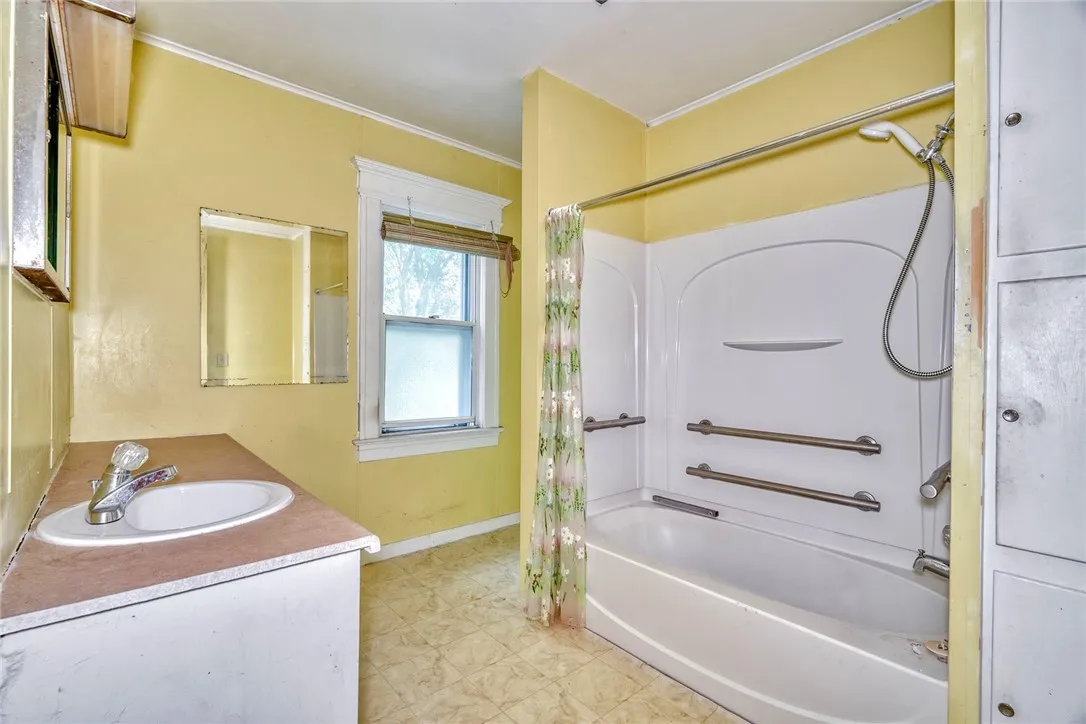 1021 Gravel Road, Webster, New York 14580, Webster, New York 14580, 3 Bedrooms Bedrooms, 7 Rooms Rooms,1 BathroomBathrooms,Residential,Closed,1021 Gravel Road, Webster, New York 14580,0,R1638142