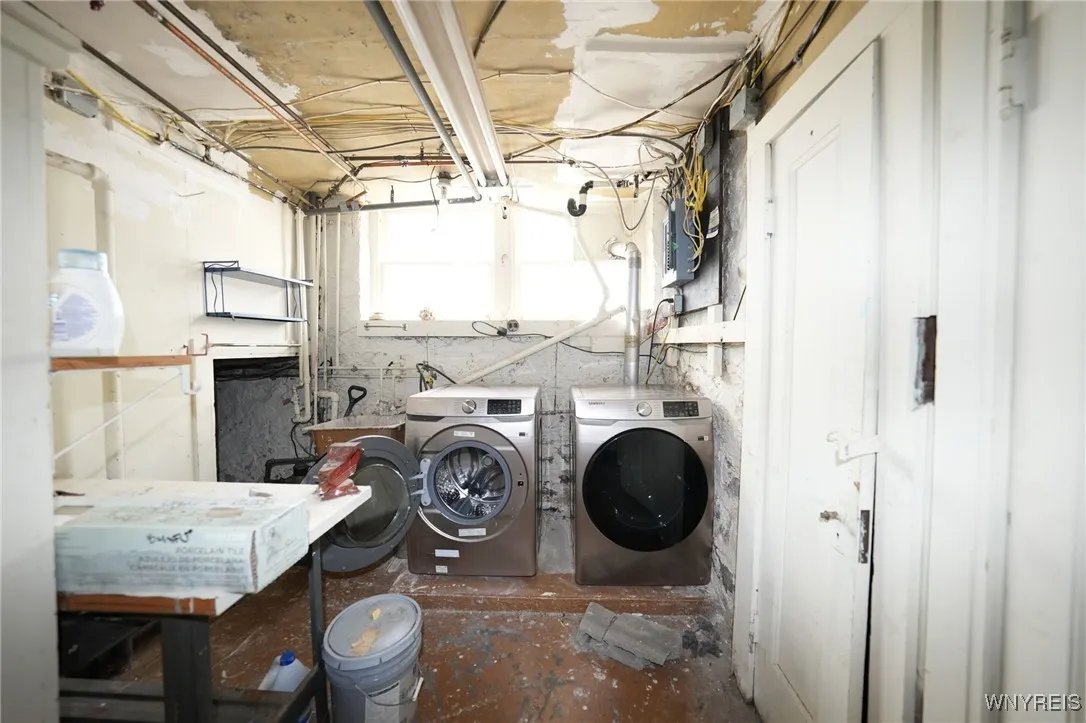 666 Auburn Avenue 2, Buffalo, New York 14222, Buffalo, New York 14222, 2 Bedrooms Bedrooms, 6 Rooms Rooms,1 BathroomBathrooms,Residential Lease,For Rent,666 Auburn Avenue 2, Buffalo, New York 14222,0,B1638009