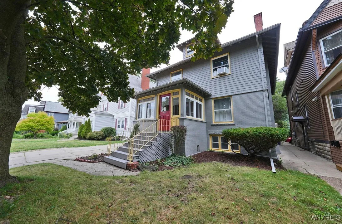 666 Auburn Avenue 2, Buffalo, New York 14222, Buffalo, New York 14222, 2 Bedrooms Bedrooms, 6 Rooms Rooms,1 BathroomBathrooms,Residential Lease,For Rent,666 Auburn Avenue 2, Buffalo, New York 14222,0,B1638009
