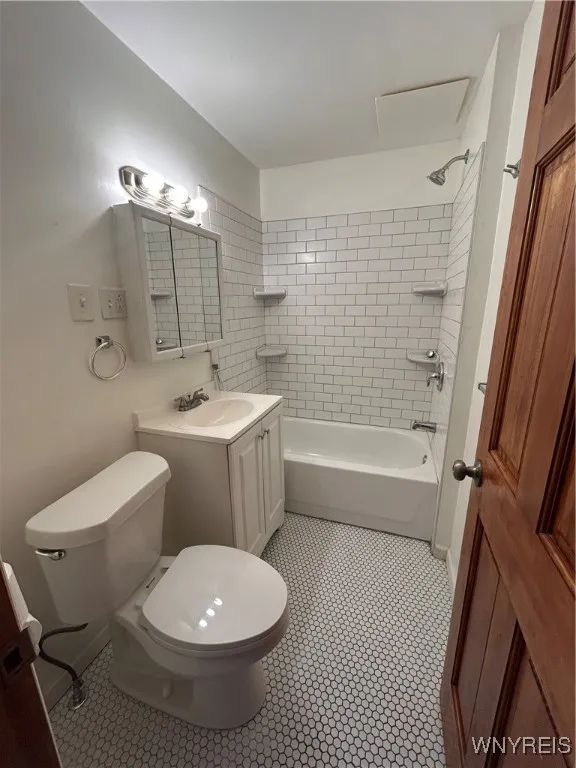 352 Auburn Avenue 1, Buffalo, New York 14213, Buffalo, New York 14213, 3 Bedrooms Bedrooms, ,1 BathroomBathrooms,Residential Lease,For Rent,352 Auburn Avenue 1, Buffalo, New York 14213,0,B1638019