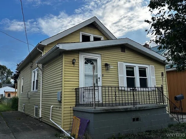 611 Marilla Street, Buffalo, New York 14220, Buffalo, New York 14220, 3 Bedrooms Bedrooms, 8 Rooms Rooms,1 BathroomBathrooms,Residential,Closed,611 Marilla Street, Buffalo, New York 14220,0,B1638252