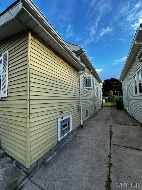611 Marilla Street, Buffalo, New York 14220, Buffalo, New York 14220, 3 Bedrooms Bedrooms, 8 Rooms Rooms,1 BathroomBathrooms,Residential,Closed,611 Marilla Street, Buffalo, New York 14220,0,B1638252