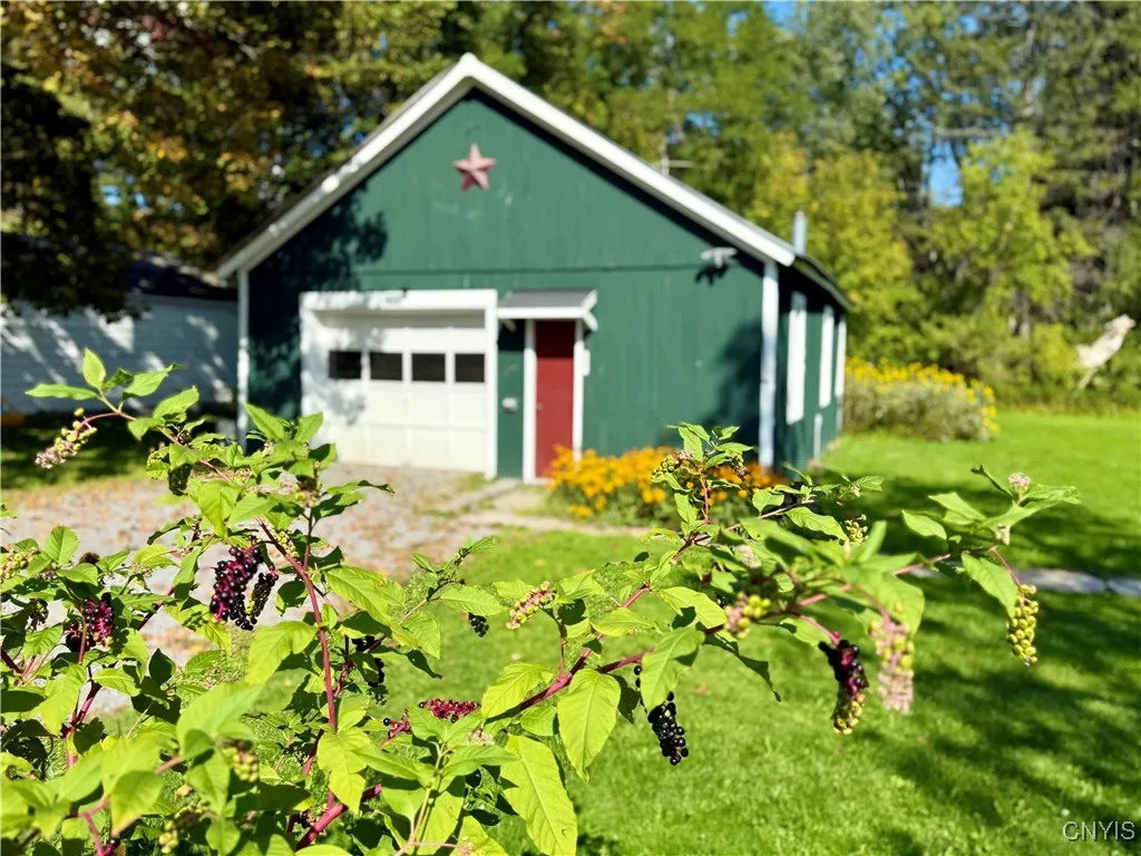 2594 School Street, Cazenovia, New York 13122, Cazenovia, New York 13122, 2 Bedrooms Bedrooms, 9 Rooms Rooms,1 BathroomBathrooms,Residential,Closed,2594 School Street, Cazenovia, New York 13122,0,S1637482