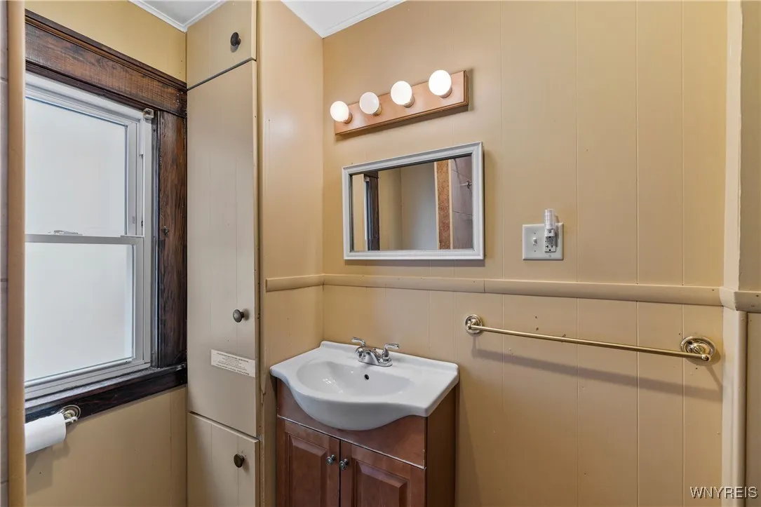 601 Spruce Avenue, Niagara Falls, New York 14301, Niagara Falls, New York 14301, 4 Bedrooms Bedrooms, 11 Rooms Rooms,3 BathroomsBathrooms,Residential,Closed,601 Spruce Avenue, Niagara Falls, New York 14301,0,B1638033