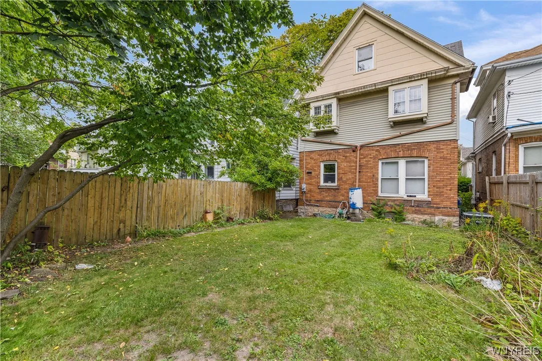 601 Spruce Avenue, Niagara Falls, New York 14301, Niagara Falls, New York 14301, 4 Bedrooms Bedrooms, 11 Rooms Rooms,3 BathroomsBathrooms,Residential,Closed,601 Spruce Avenue, Niagara Falls, New York 14301,0,B1638033