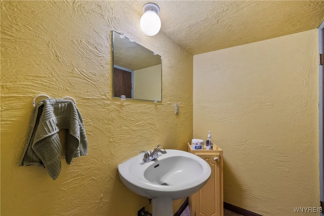601 Spruce Avenue, Niagara Falls, New York 14301, Niagara Falls, New York 14301, 4 Bedrooms Bedrooms, 11 Rooms Rooms,3 BathroomsBathrooms,Residential,Closed,601 Spruce Avenue, Niagara Falls, New York 14301,0,B1638033