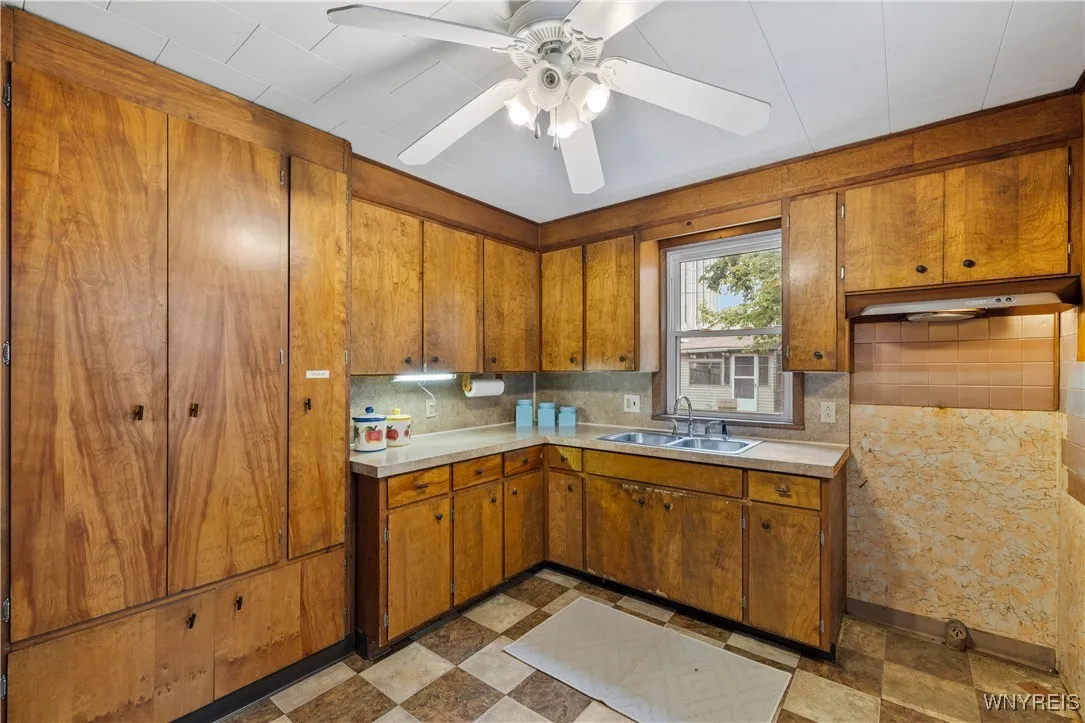 601 Spruce Avenue, Niagara Falls, New York 14301, Niagara Falls, New York 14301, 4 Bedrooms Bedrooms, 11 Rooms Rooms,3 BathroomsBathrooms,Residential,Closed,601 Spruce Avenue, Niagara Falls, New York 14301,0,B1638033