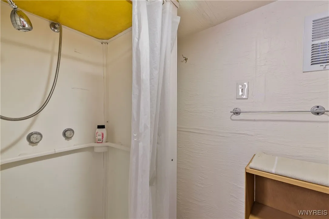 601 Spruce Avenue, Niagara Falls, New York 14301, Niagara Falls, New York 14301, 4 Bedrooms Bedrooms, 11 Rooms Rooms,3 BathroomsBathrooms,Residential,Closed,601 Spruce Avenue, Niagara Falls, New York 14301,0,B1638033