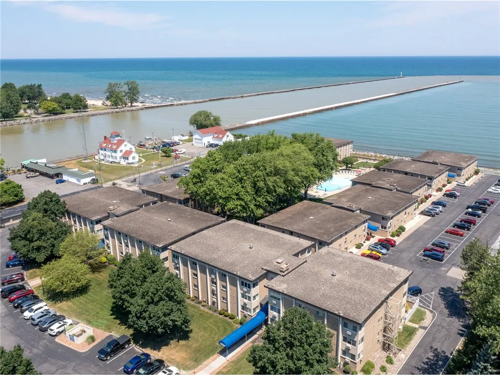 809 Westage At The Harbor, Irondequoit, New York 1, Irondequoit, New York 14617, 2 Bedrooms Bedrooms, 5 Rooms Rooms,1 BathroomBathrooms,Residential,For Sale,809 Westage At The Harbor, Irondequoit, New York 1,0,R1638211