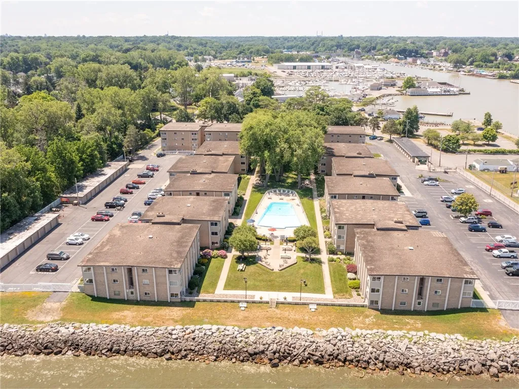 809 Westage At The Harbor, Irondequoit, New York 1, Irondequoit, New York 14617, 2 Bedrooms Bedrooms, 5 Rooms Rooms,1 BathroomBathrooms,Residential,For Sale,809 Westage At The Harbor, Irondequoit, New York 1,0,R1638211