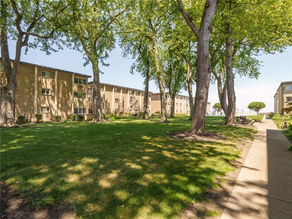 809 Westage At The Harbor, Irondequoit, New York 1, Irondequoit, New York 14617, 2 Bedrooms Bedrooms, 5 Rooms Rooms,1 BathroomBathrooms,Residential,For Sale,809 Westage At The Harbor, Irondequoit, New York 1,0,R1638211