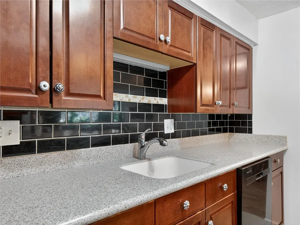 809 Westage At The Harbor, Irondequoit, New York 1, Irondequoit, New York 14617, 2 Bedrooms Bedrooms, 5 Rooms Rooms,1 BathroomBathrooms,Residential,For Sale,809 Westage At The Harbor, Irondequoit, New York 1,0,R1638211