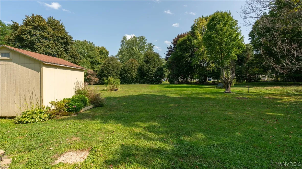 1013 Clearvue Drive, Alden, New York 14004, Alden, New York 14004, 4 Bedrooms Bedrooms, 10 Rooms Rooms,2 BathroomsBathrooms,Residential,For Sale,1013 Clearvue Drive, Alden, New York 14004,0,B1638299