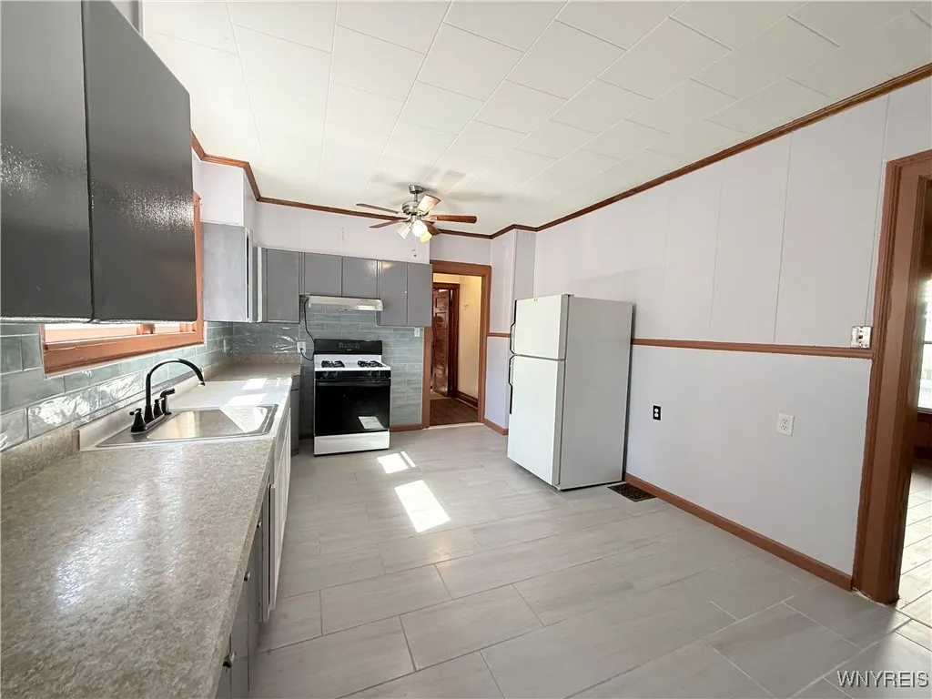 37 Alsace Avenue, Buffalo, New York 14220, Buffalo, New York 14220, 6 Bedrooms Bedrooms, 8 Rooms Rooms,2 BathroomsBathrooms,Residential,For Sale,37 Alsace Avenue, Buffalo, New York 14220,0,B1637848