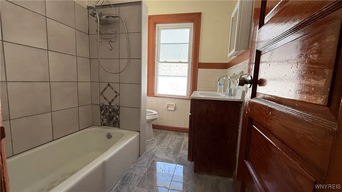 37 Alsace Avenue, Buffalo, New York 14220, Buffalo, New York 14220, 6 Bedrooms Bedrooms, 8 Rooms Rooms,2 BathroomsBathrooms,Residential,For Sale,37 Alsace Avenue, Buffalo, New York 14220,0,B1637848