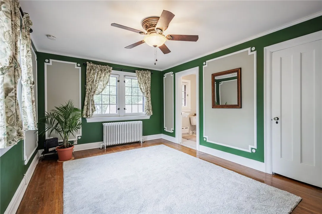 Access to Jack and Jill bathroom.