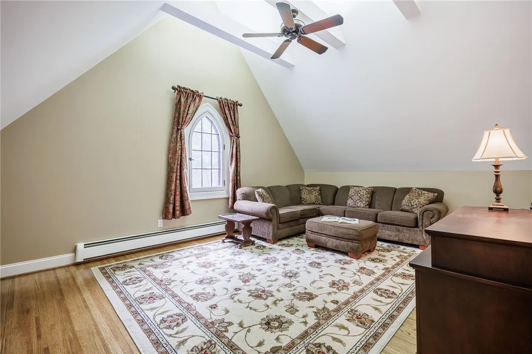 3rd floor family room or 5th bedroom