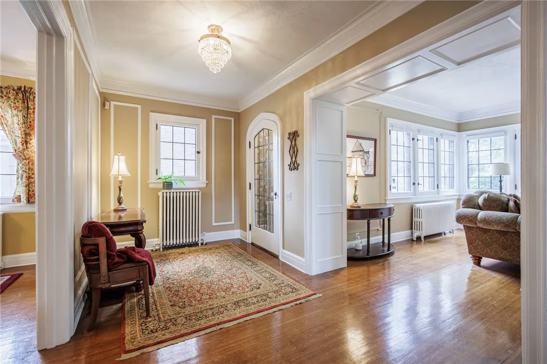 Entryway with vestibule and beautiful crown molding