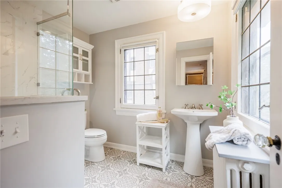 Modern en suite with lots of natural light, sleek fixtures and luxurious finishes.