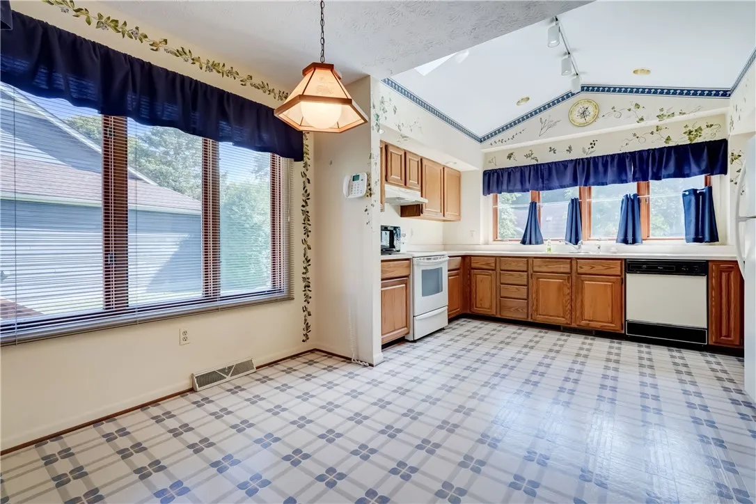 14 Old Winding Lane, Perinton, New York 14450, Perinton, New York 14450, 2 Bedrooms Bedrooms, 6 Rooms Rooms,2 BathroomsBathrooms,Residential,Closed,14 Old Winding Lane, Perinton, New York 14450,0,R1628974