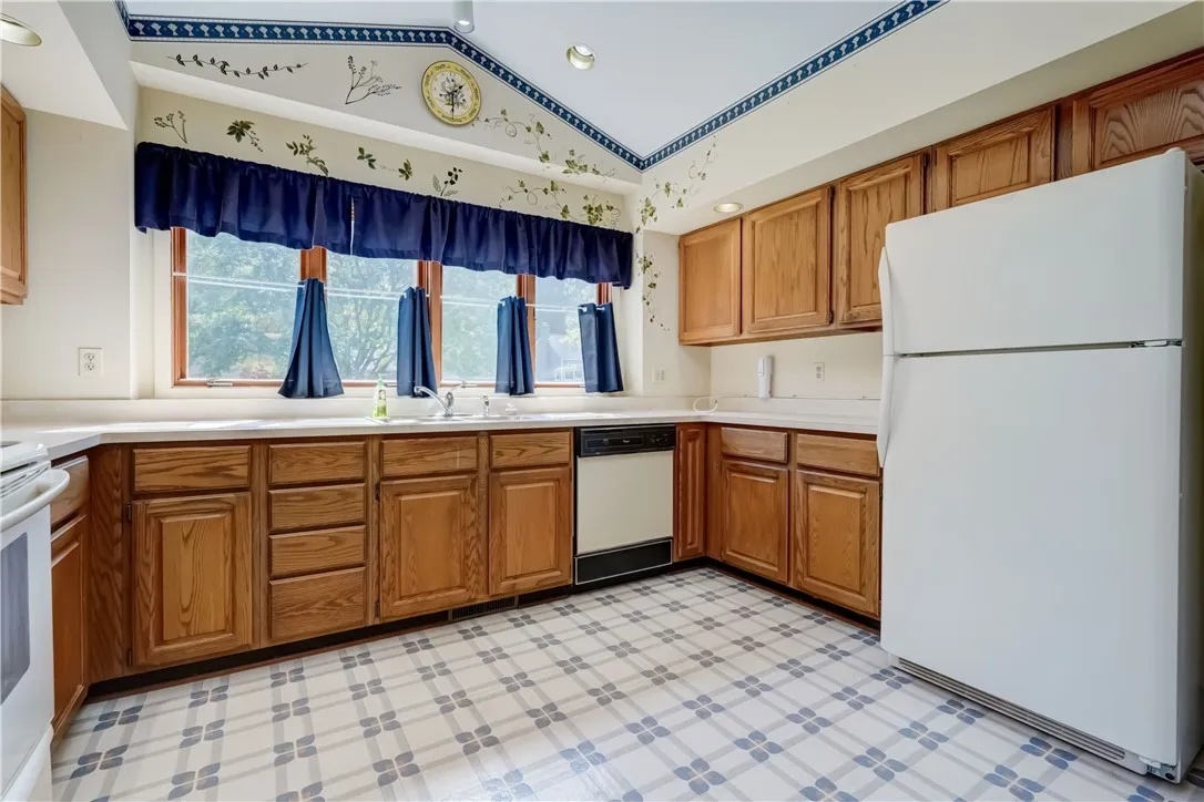 14 Old Winding Lane, Perinton, New York 14450, Perinton, New York 14450, 2 Bedrooms Bedrooms, 6 Rooms Rooms,2 BathroomsBathrooms,Residential,Closed,14 Old Winding Lane, Perinton, New York 14450,0,R1628974