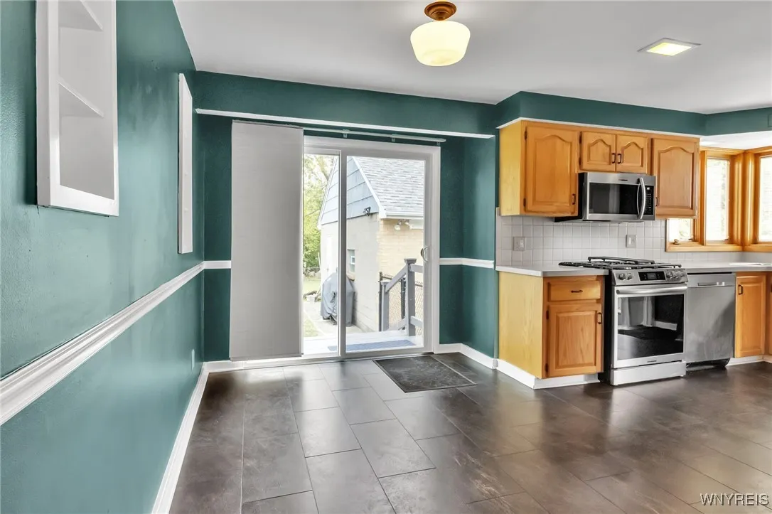 152 Burmon Drive, Orchard Park, New York 14127, Orchard Park, New York 14127, 3 Bedrooms Bedrooms, 5 Rooms Rooms,1 BathroomBathrooms,Residential,For Sale,152 Burmon Drive, Orchard Park, New York 14127,0,B1637932