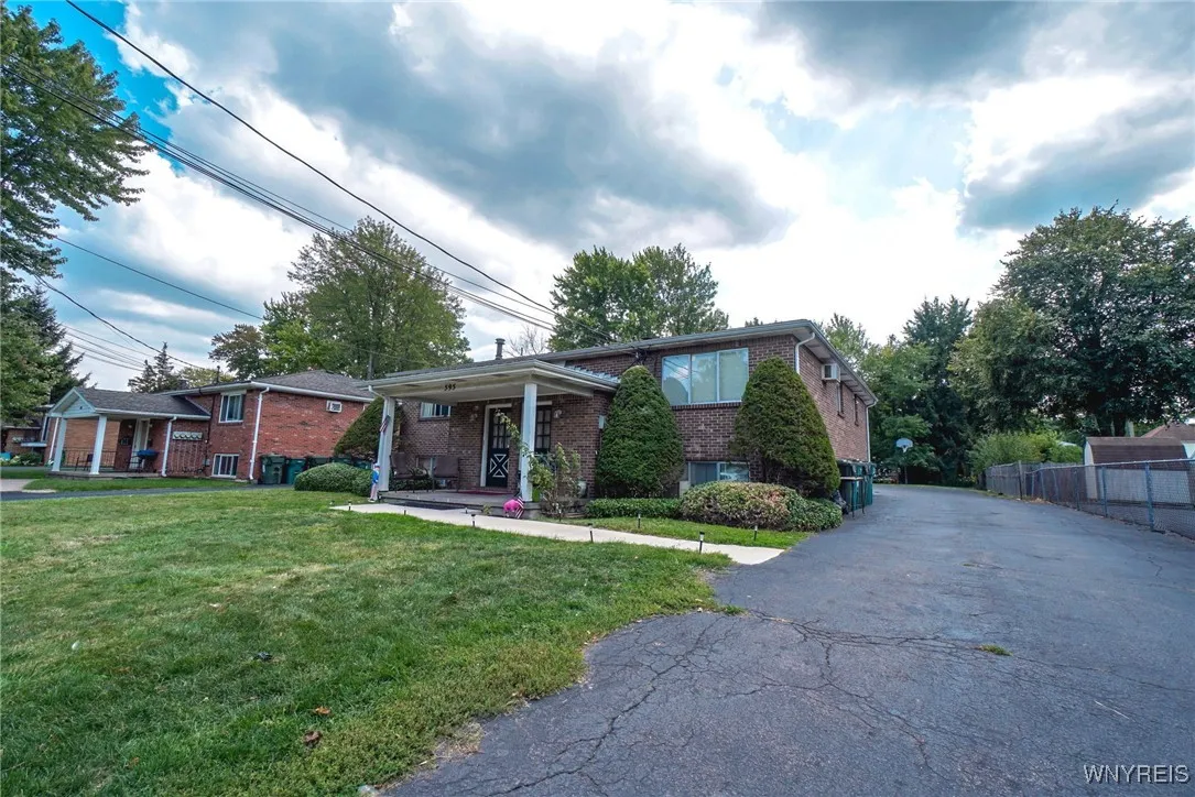 595 East Robinson Street, North Tonawanda, New Yor, North Tonawanda, New York 14120, 9 Bedrooms Bedrooms, ,4 BathroomsBathrooms,Residential,For Sale,595 East Robinson Street, North Tonawanda, New Yor,0,B1637086
