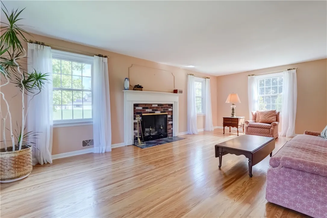 11 Van Cortland Drive, Pittsford, New York 14534, Pittsford, New York 14534, 4 Bedrooms Bedrooms, 8 Rooms Rooms,2 BathroomsBathrooms,Residential,Closed,11 Van Cortland Drive, Pittsford, New York 14534,0,R1625232