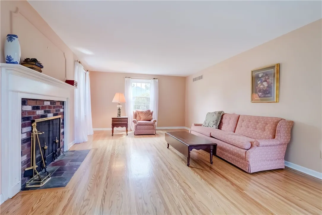 11 Van Cortland Drive, Pittsford, New York 14534, Pittsford, New York 14534, 4 Bedrooms Bedrooms, 8 Rooms Rooms,2 BathroomsBathrooms,Residential,Closed,11 Van Cortland Drive, Pittsford, New York 14534,0,R1625232