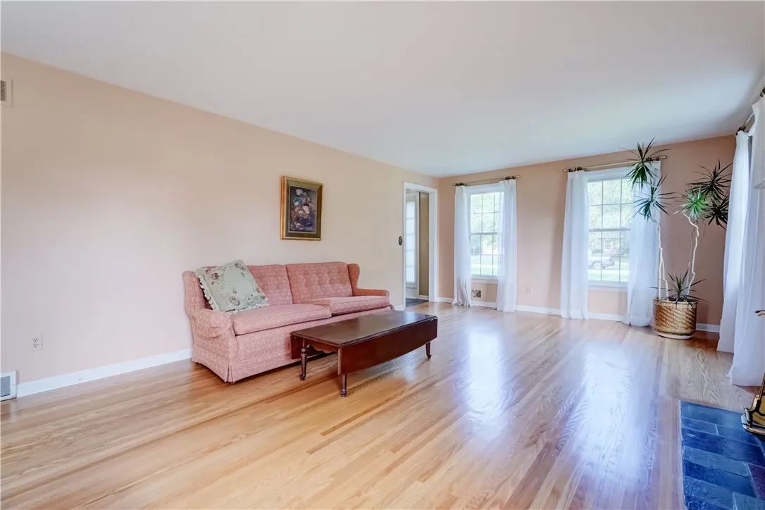 11 Van Cortland Drive, Pittsford, New York 14534, Pittsford, New York 14534, 4 Bedrooms Bedrooms, 8 Rooms Rooms,2 BathroomsBathrooms,Residential,Closed,11 Van Cortland Drive, Pittsford, New York 14534,0,R1625232